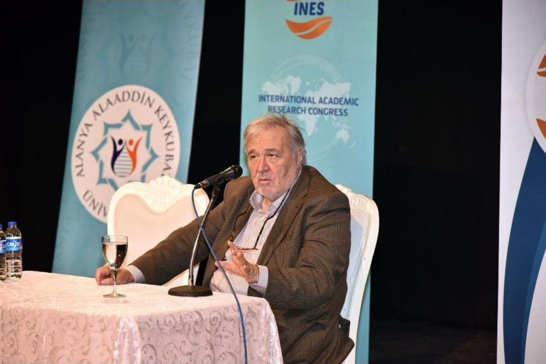 Alanya&rsquo;da İlber Ortaylı İzdihamı