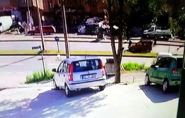 Hafif Ticari Aracın Yayaya Çarptığı Kaza, Güvenlik Kamerasında