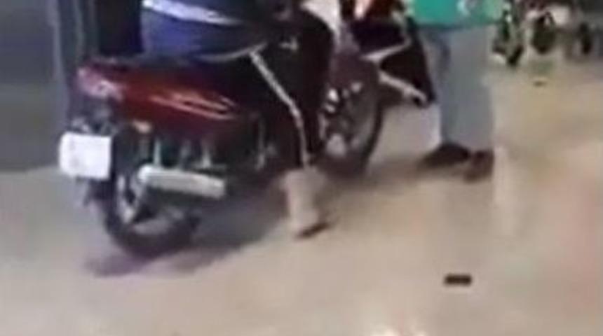 Hastaneye Motosikletiyle Girdi, Belediyelere Mizah Konusu Oldu