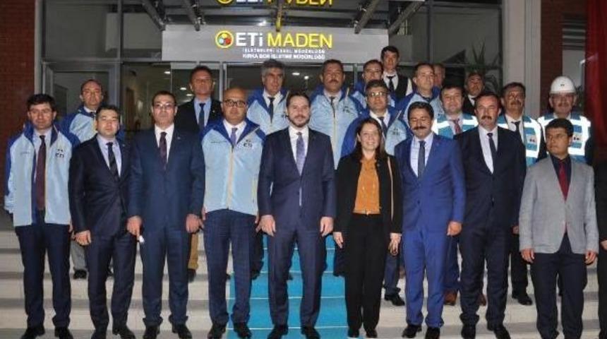 Bakan Albayrak, Şehit Uzman &Ccedil;avuş'un Ailesini Ziyaret Etti (2)