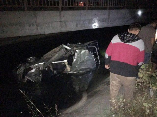 Pikap Kamyonete Çarpıp Su Kanalına Düştü: 3 Yaralı 1