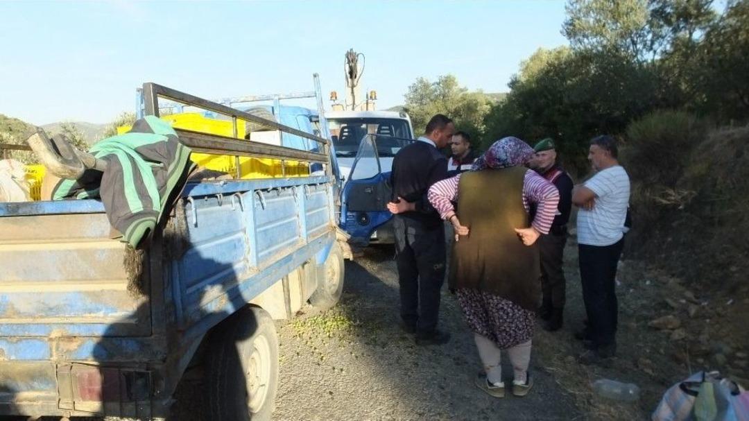 Balıkesir&rsquo;de İki Kamyonet &Ccedil;arpıştı: 2 Yaralı