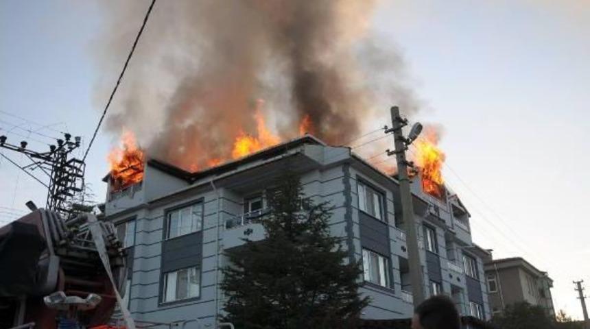 Hisarcık'taki &Ccedil;atı Yangını Korkuttu