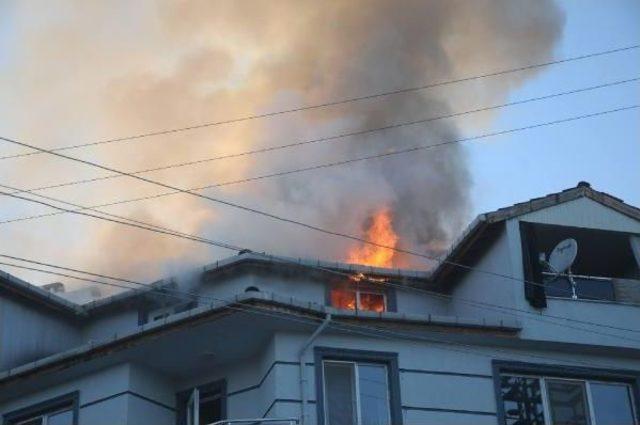 Hisarcık'taki Çatı Yangını Korkuttu