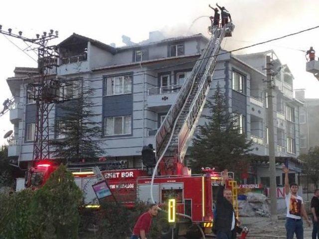 Hisarcık'taki Çatı Yangını Korkuttu