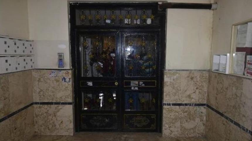 Asansör Boşluğuna Düşen Işçi Öldü