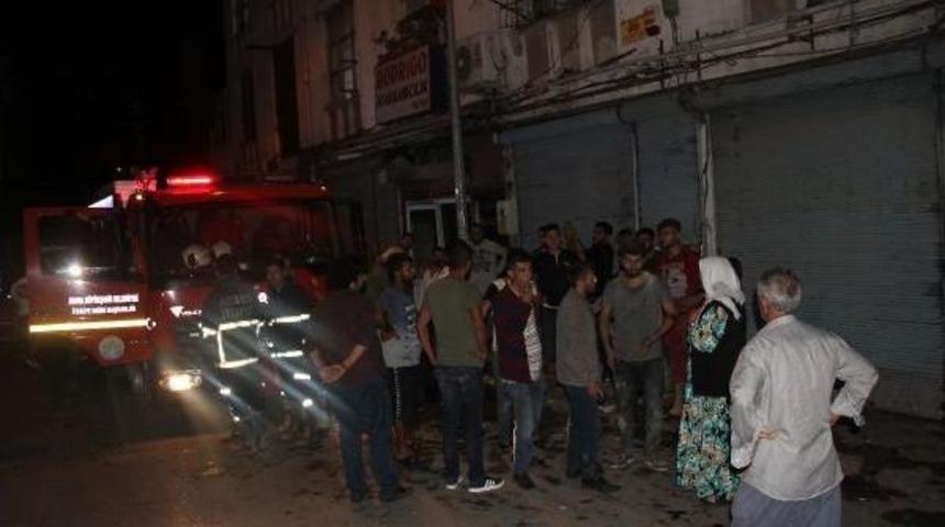 Ayakkabı At&ouml;lyesinde Yangın: 4 Yaralı