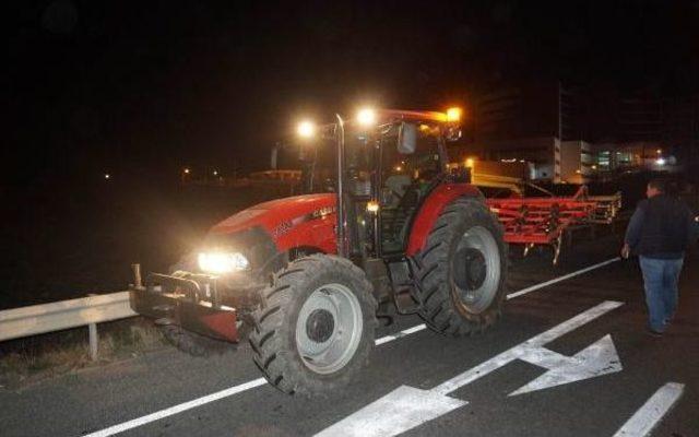 Trakt&ouml;re &Ccedil;arpan Motosikletteki 2 Gen&ccedil; &Ouml;ld&uuml; 2