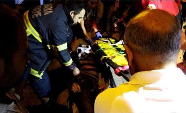 Adana'da 2 Kamyonet Çarpıştı: 1 Ölü, 5 Yaralı