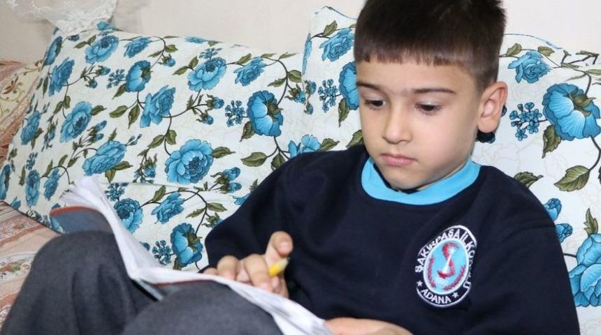 "d" Harfini Yazamayınca Dayak Yiyen &Ccedil;ocuk O Anları Anlattı