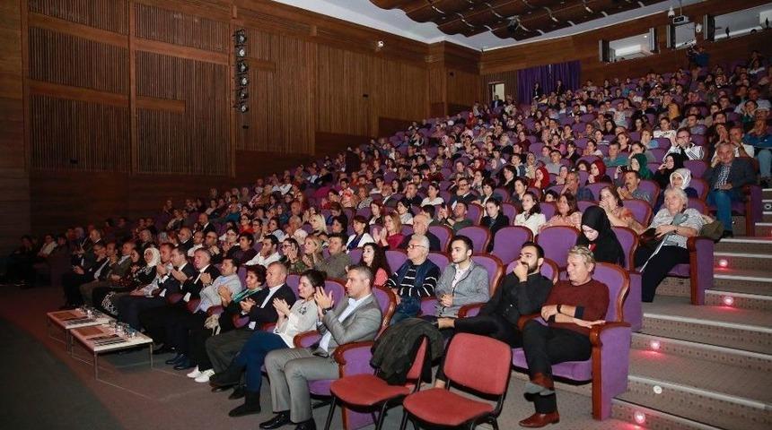 Neşet Ertaş K&uuml;&ccedil;&uuml;k&ccedil;ekmece&rsquo;de T&uuml;rk&uuml;lerle Anıldı