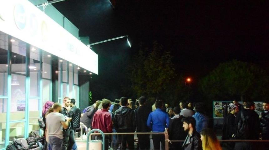 Alternatif Sahne&rsquo;de Yeni D&ouml;nem Aytuğ Ezen Band Konseri İle Başladı