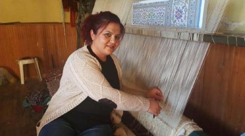 Muhtarlığı At&ouml;lyeye &Ccedil;evirip, Kadınlara Iş Imkanı Sağladı