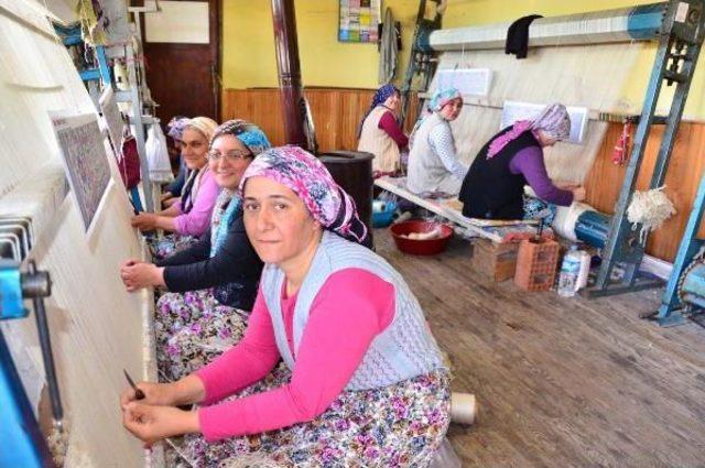 Muhtarlığı At&ouml;lyeye &Ccedil;evirip, Kadınlara Iş Imkanı Sağladı 1