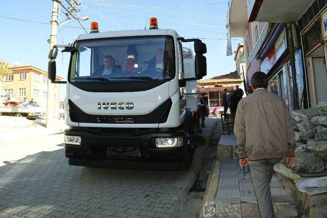 Çok Amaçlı Temizlik Aracının İlk Deneme Sürüşünü Başkan Çalışkan Yaptı