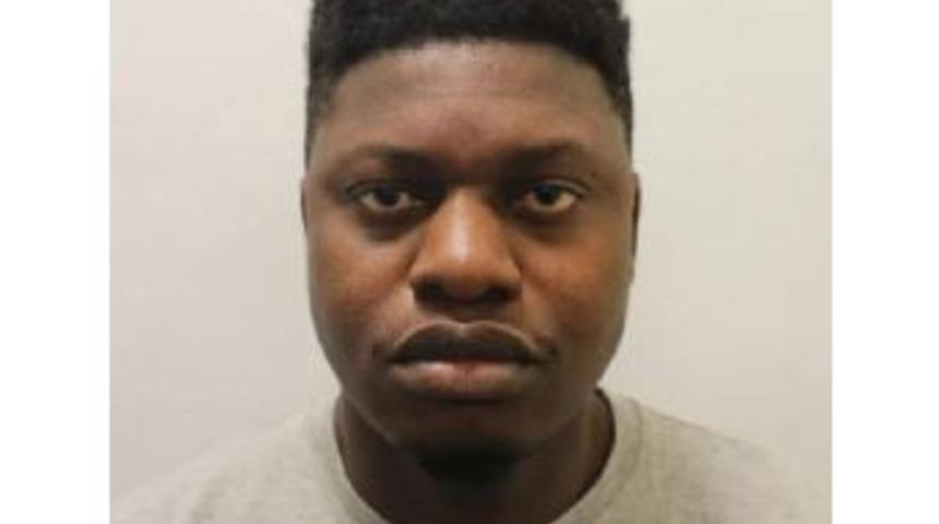 Kızının Tecav&uuml;zc&uuml;s&uuml;n&uuml; Yakalayıp Polise Teslim Etti