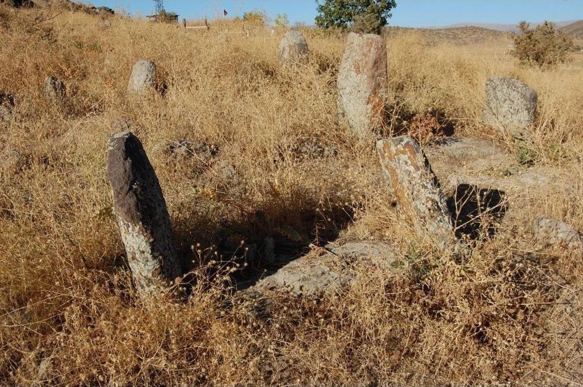 (&ouml;zel Haber) 500 Yıllık Mezarlar Definecilerin Hedefi Haline Geldi