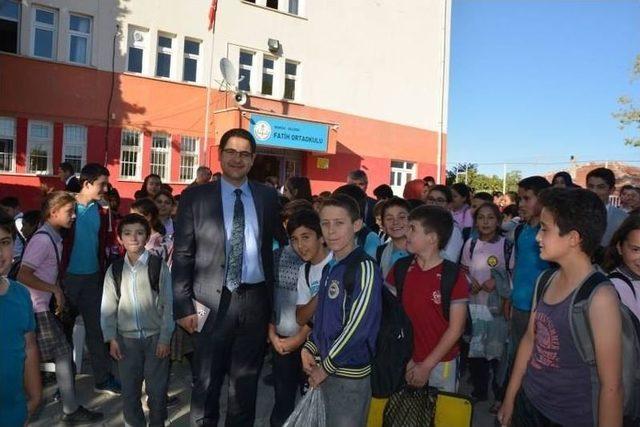 Selendi&rsquo;de K&uuml;t&uuml;phane Seferberliği 1