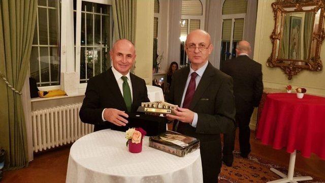 Başkan Akg&uuml;n, T&uuml;rkiye&rsquo;deki M&uuml;ltecilerin Entegrasyonunu Anlattı 1