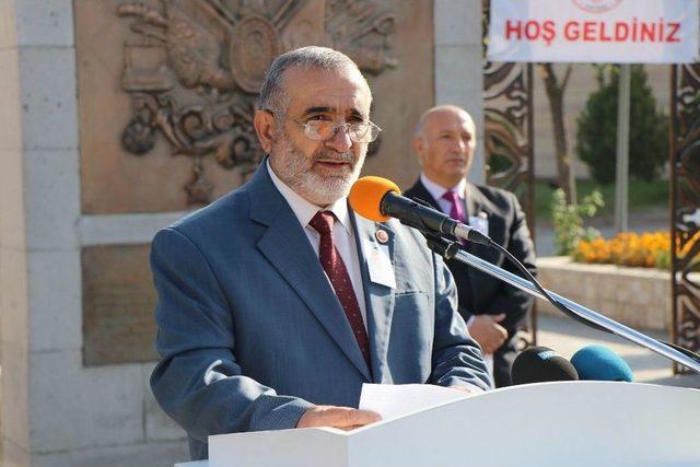 Muhtarlar Atat&uuml;rk Anıtı&rsquo;na &Ccedil;elenk Bıraktı 2