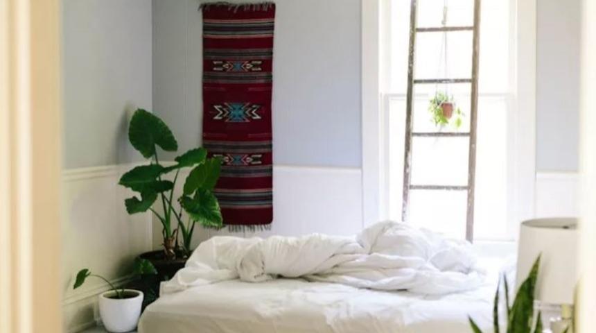 Uyku Kalitenizi Bir Gecede Değiştiren Yatak Odası Hileleri