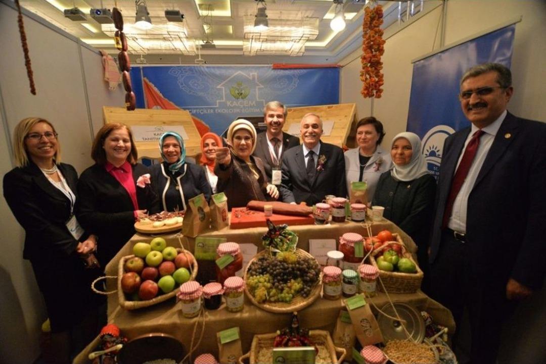 Emine Erdoğan&rsquo;dan Kayseri Standına İlgi