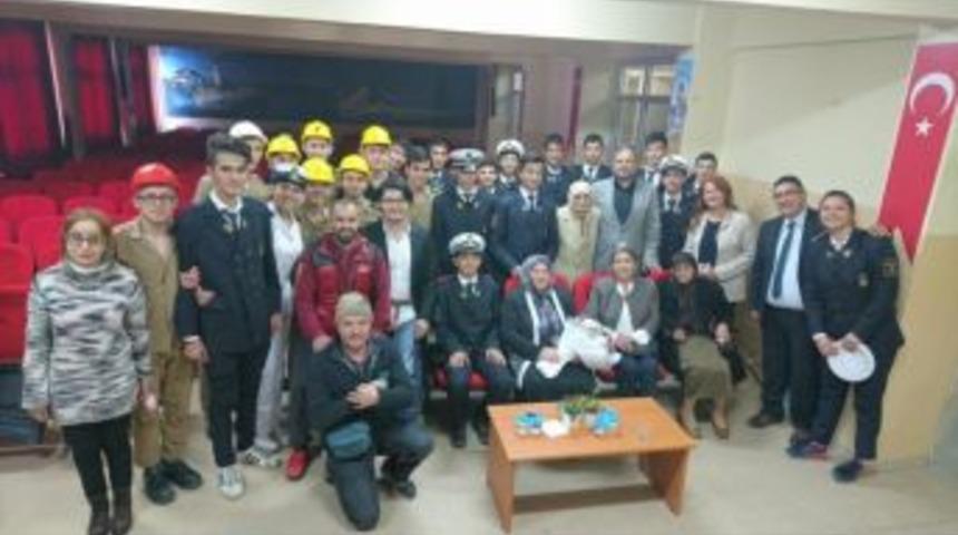 Hayırsever İşadamını Yaptırdığı Okulun &Ouml;ğrencileri &Ouml;l&uuml;m Yıld&ouml;n&uuml;m&uuml;nde Unutmadı