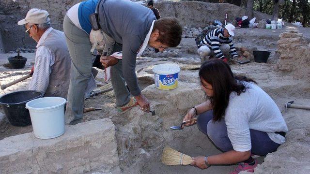 (özel Haber) 9 Bin Yıllık Yumuktepe’de Kazılar Sona Erdi