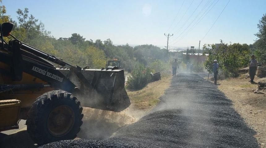 Akdeniz&rsquo;in Mahalleleri Asfaltla Yenileniyor