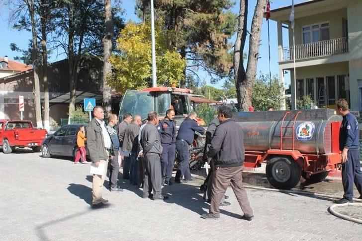 Muhtarlara Verilen Yangın Eğitim Sürüyor G3