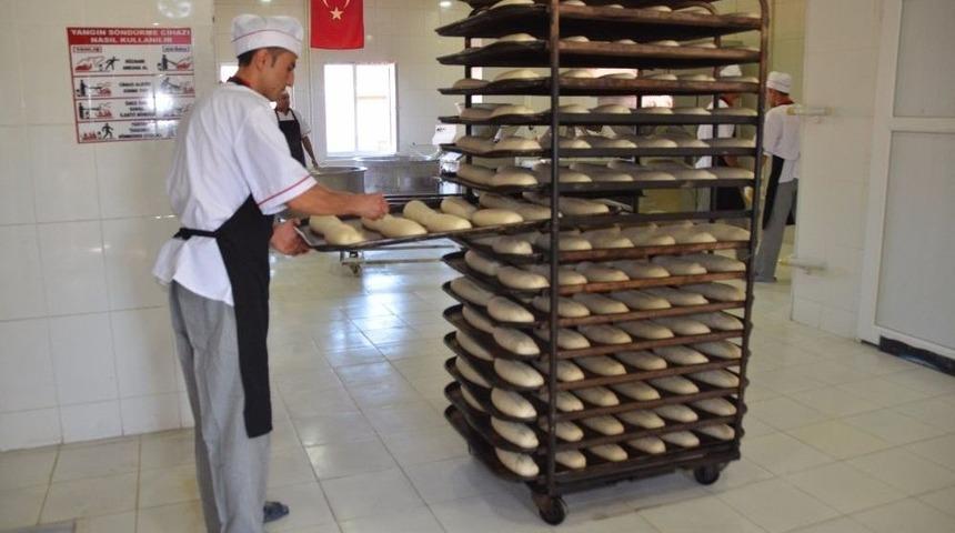 Erciş Belediyesinden Vatandaşa Ucuz Ekmek