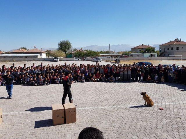 Develi&rsquo;de Arama Kurtarma K&ouml;peklerinin G&ouml;sterisi &Ouml;ğrencileri Hayran Bıraktı 1