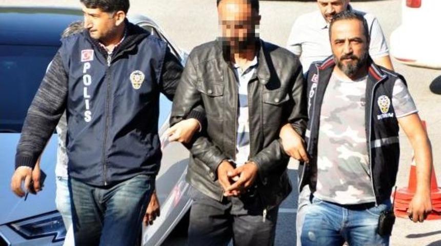 Kadın Arkadaşının Babasını &Ouml;ld&uuml;ren Zanlı Adliyede