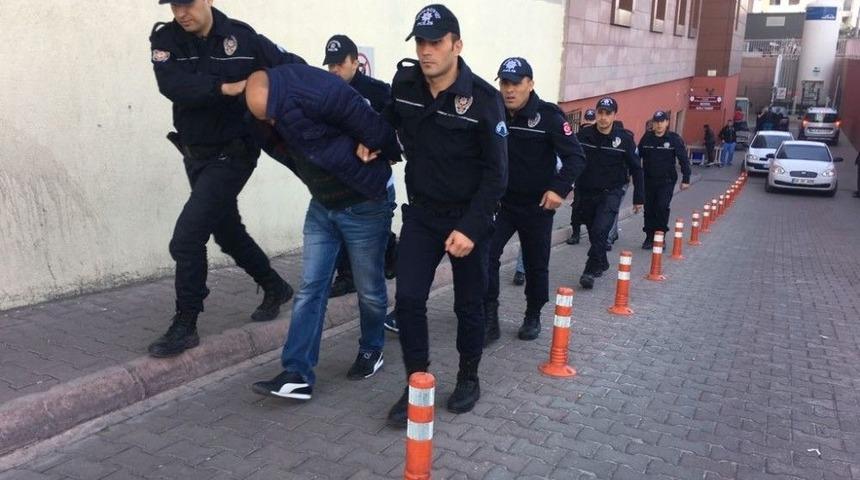 Uyuşturucudan G&ouml;zaltına Alınan 4 Kişi Adliyeye Sevk Edildi