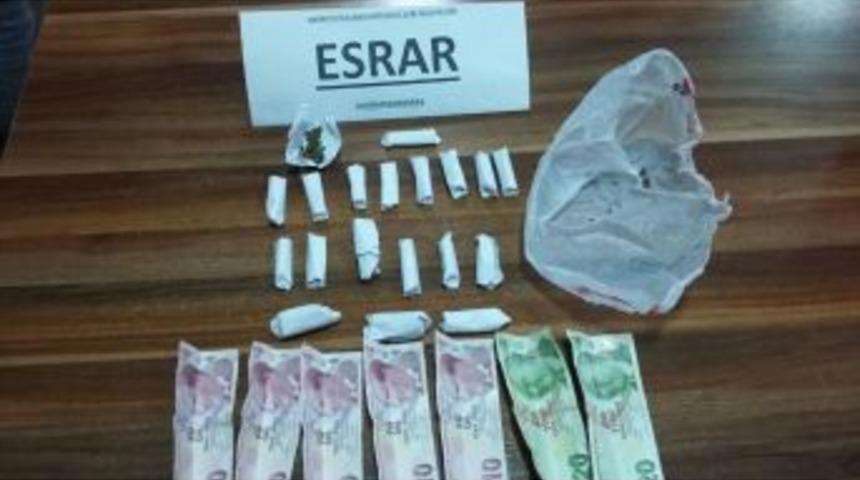 Uyuşturucu Satıcısı Su&ccedil;&uuml;st&uuml; Yakalandı