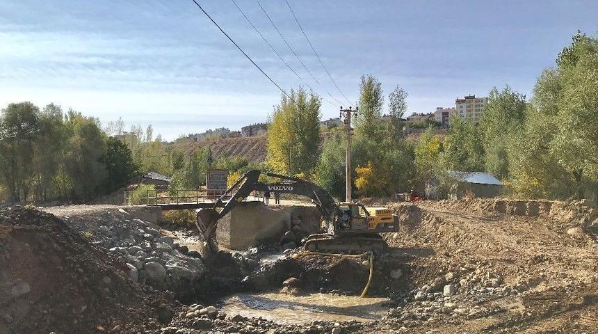 Selde Yıkılan Yaya K&ouml;pr&uuml;s&uuml; İnşaatına Başlandı
