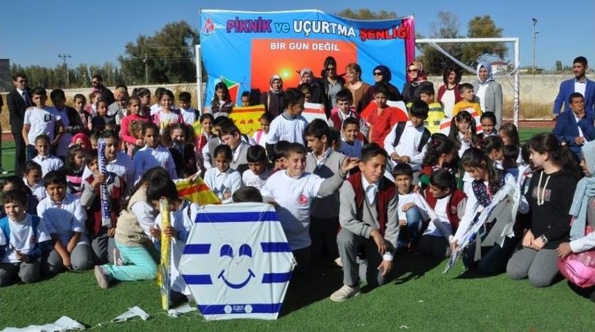 &Ccedil;ocuklar U&ccedil;urtma U&ccedil;urarak Doyasıya Eğlendi