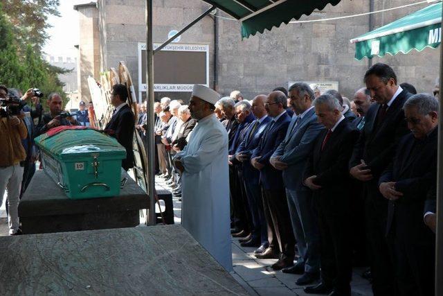 Gazeteci Ali Ceran Son Yolculuğuna Uğurlandı 1