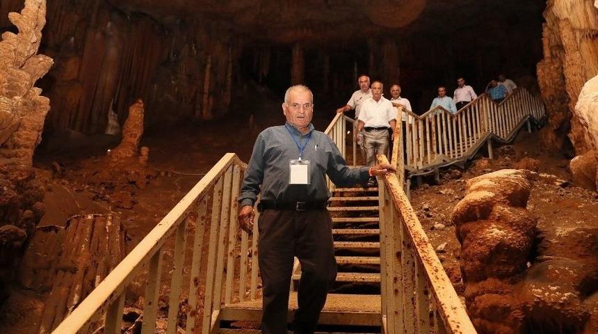 Muhtarlar Ayanalıg&ouml;l Mağarasını Gezdi