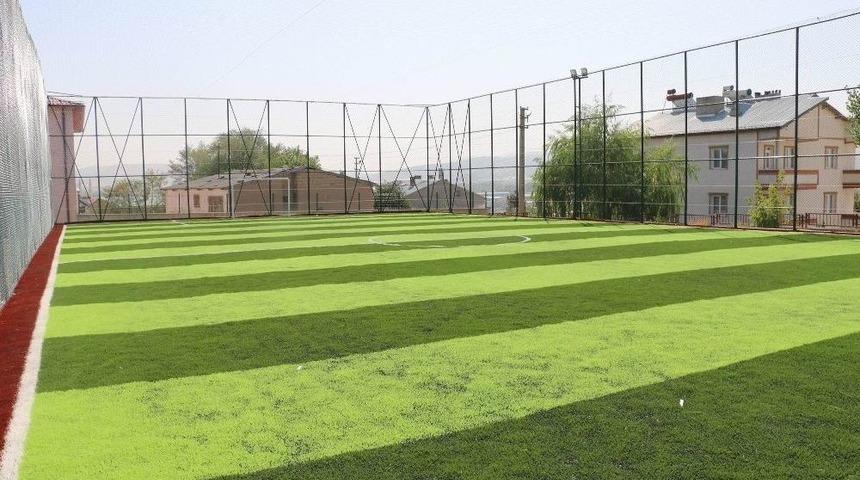 Sivas&rsquo;ta K&ouml;ylere 58 Adet Halı Saha Yapılıyor