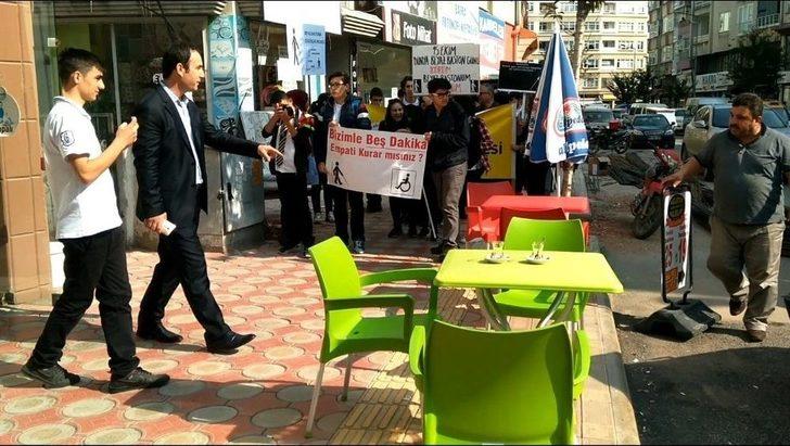Liselilerden Beyaz Bastona Duyarlılık Yürüyüşü G1