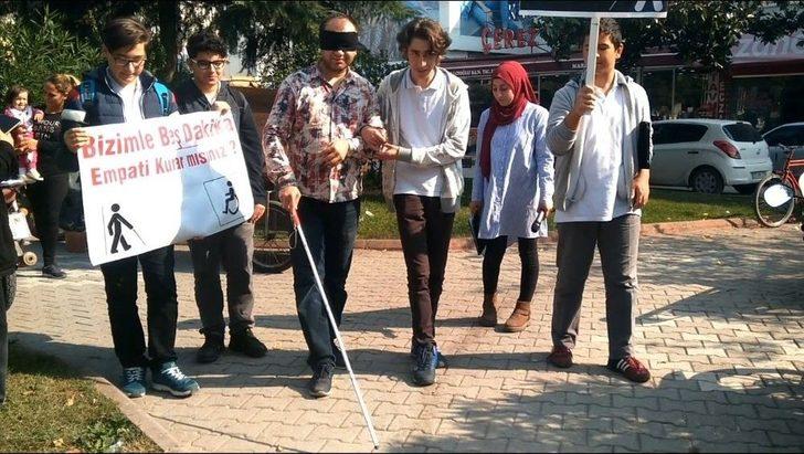 Liselilerden Beyaz Bastona Duyarlılık Yürüyüşü G5
