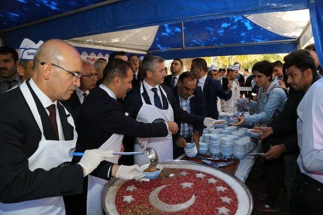 Tahmazoğlu, Bakan Şimşek İle Birlikte Aşure İkram Etti