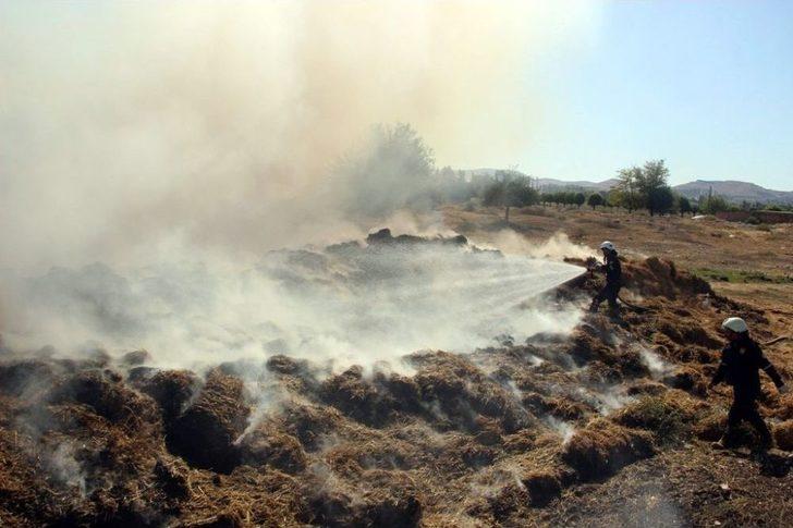 Şanlıurfa’da Çıkan Yangında Tonlarca Saman Kül Oldu G3