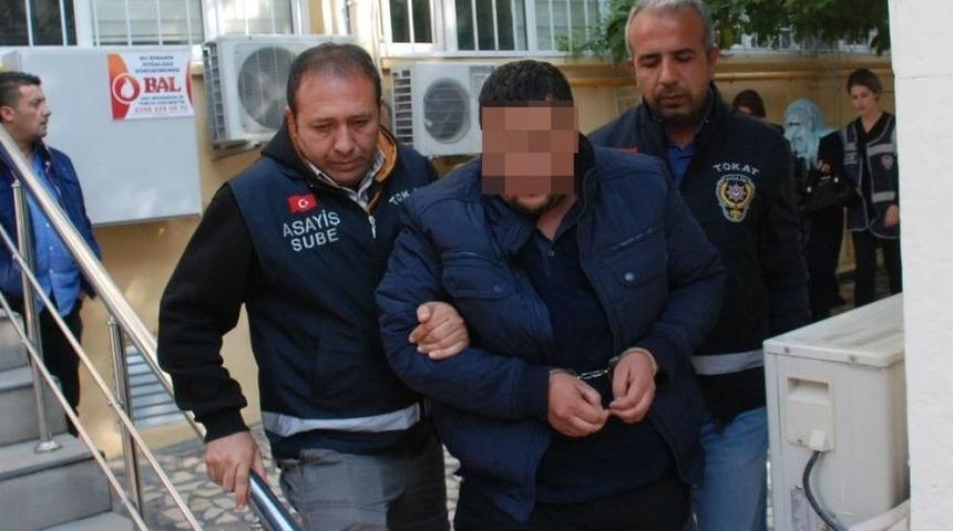 Fet&ouml; Bahanesiyle 20 Bin Lira Dolandırdı, Ka&ccedil;amadan Yakalandı