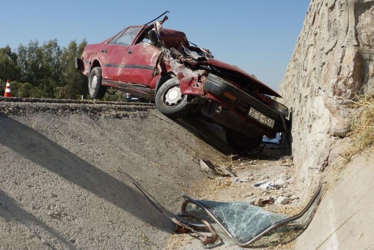 Direksiyon Hakimiyetini Kaybeden S&uuml;r&uuml;c&uuml; Feci Şekilde Hayatını Kaybetti