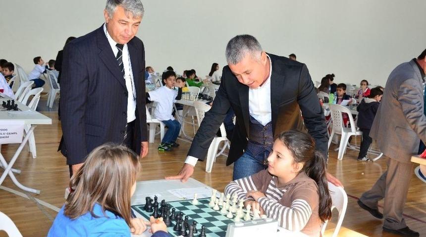 Manavgat Belediyesi&rsquo;nden 29 Ekim Satran&ccedil; Turnuvası