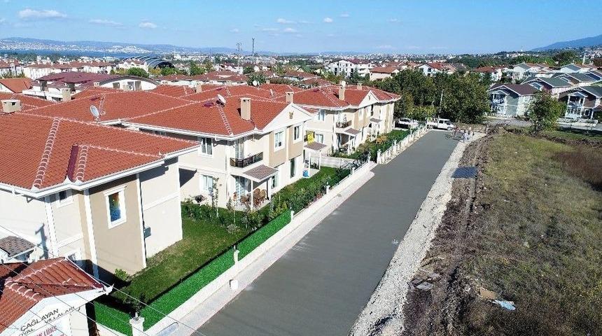 Başiskele&rsquo;de Yeni Yollar Betonla Kaplanıyor