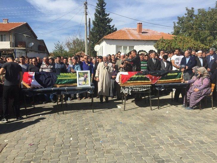 Motor Kazasında Ölen Gençler Türk Bayraklarıyla Uğurlandı G5