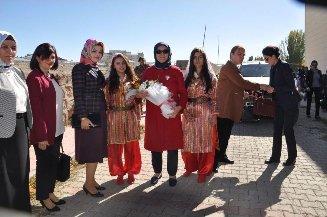 Bulanık İl&ccedil;esinde 40 Bedensel Engelli Vatandaşa Ak&uuml;l&uuml; Sandalye Hediye Edildi